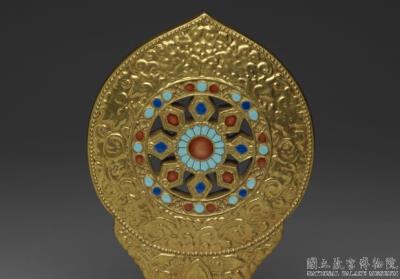 图片[3]-Gilt porcelain monstrance with the Wheel of the Law/ Dharmachakra in fencai painted enamels and gold tracing, Qing dynasty, Jiaqing reign (1796-1820)-China Archive